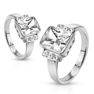 Bague femme en acier avec pierre en taill�e fa�on radiant