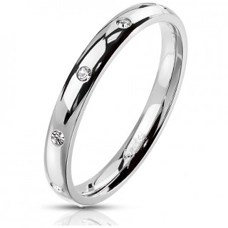 Bague femme fine en acier constell�e de 10 strass